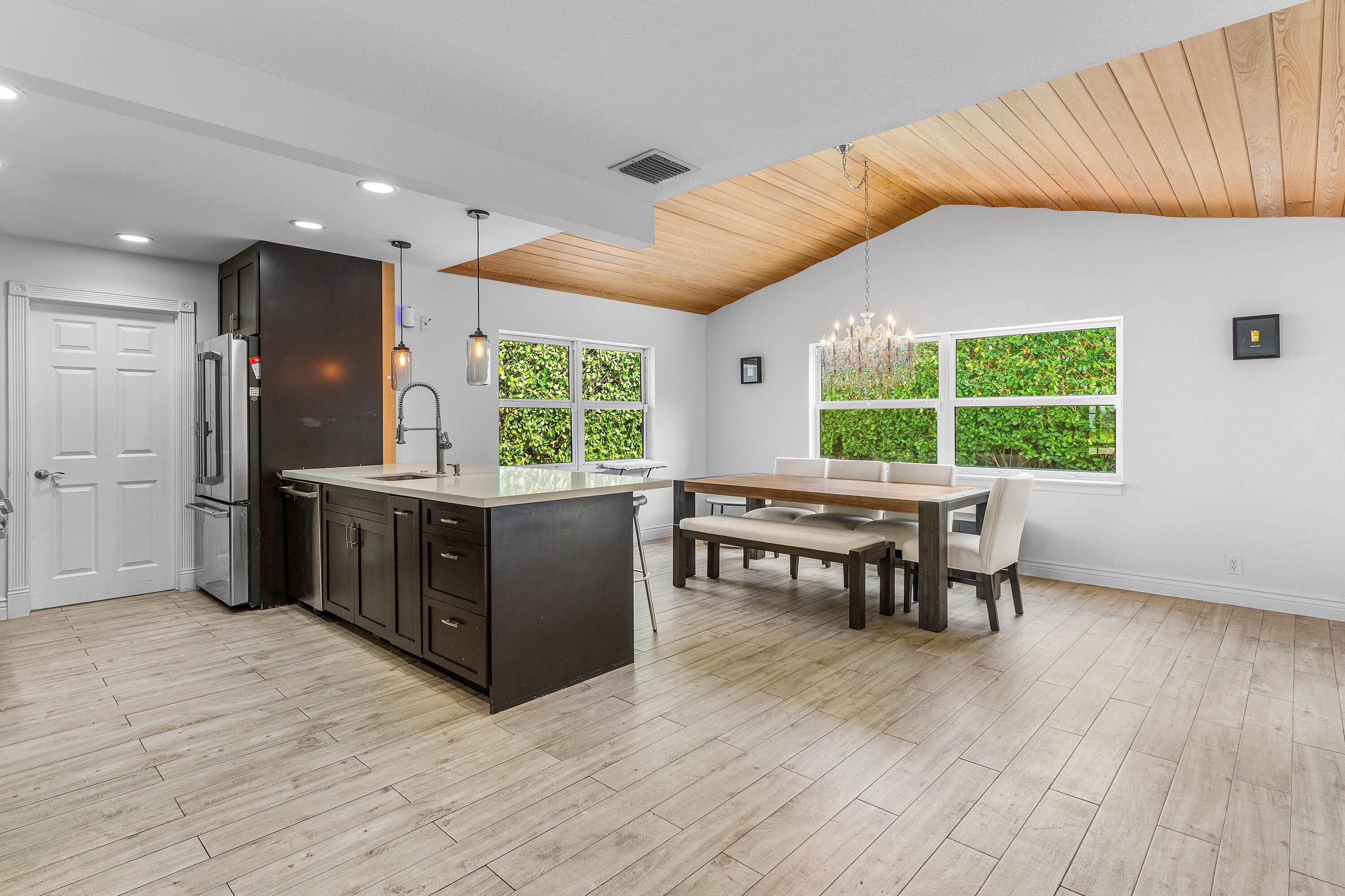 TROPIC PALMS - Residential