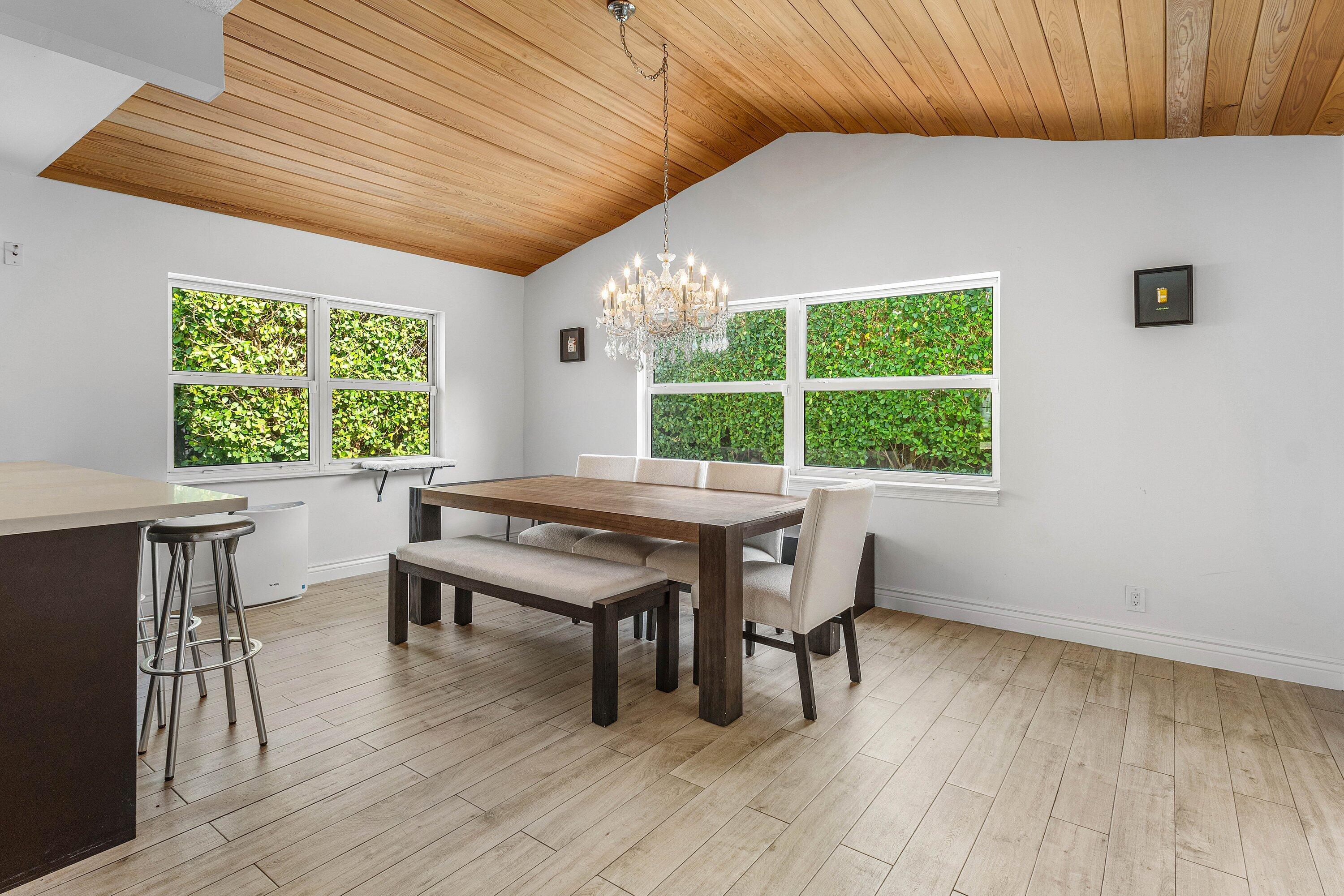 TROPIC PALMS - Residential