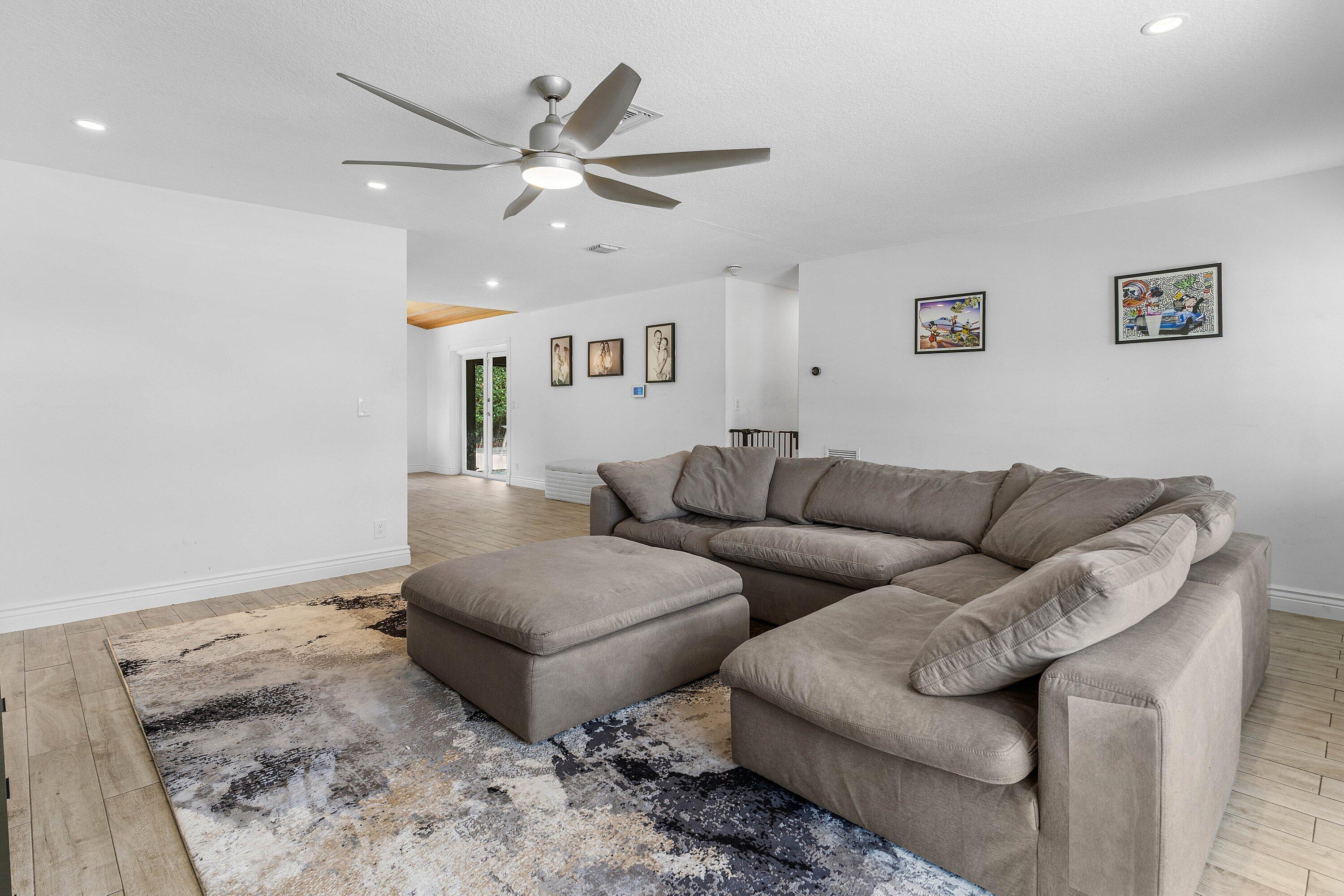 TROPIC PALMS - Residential