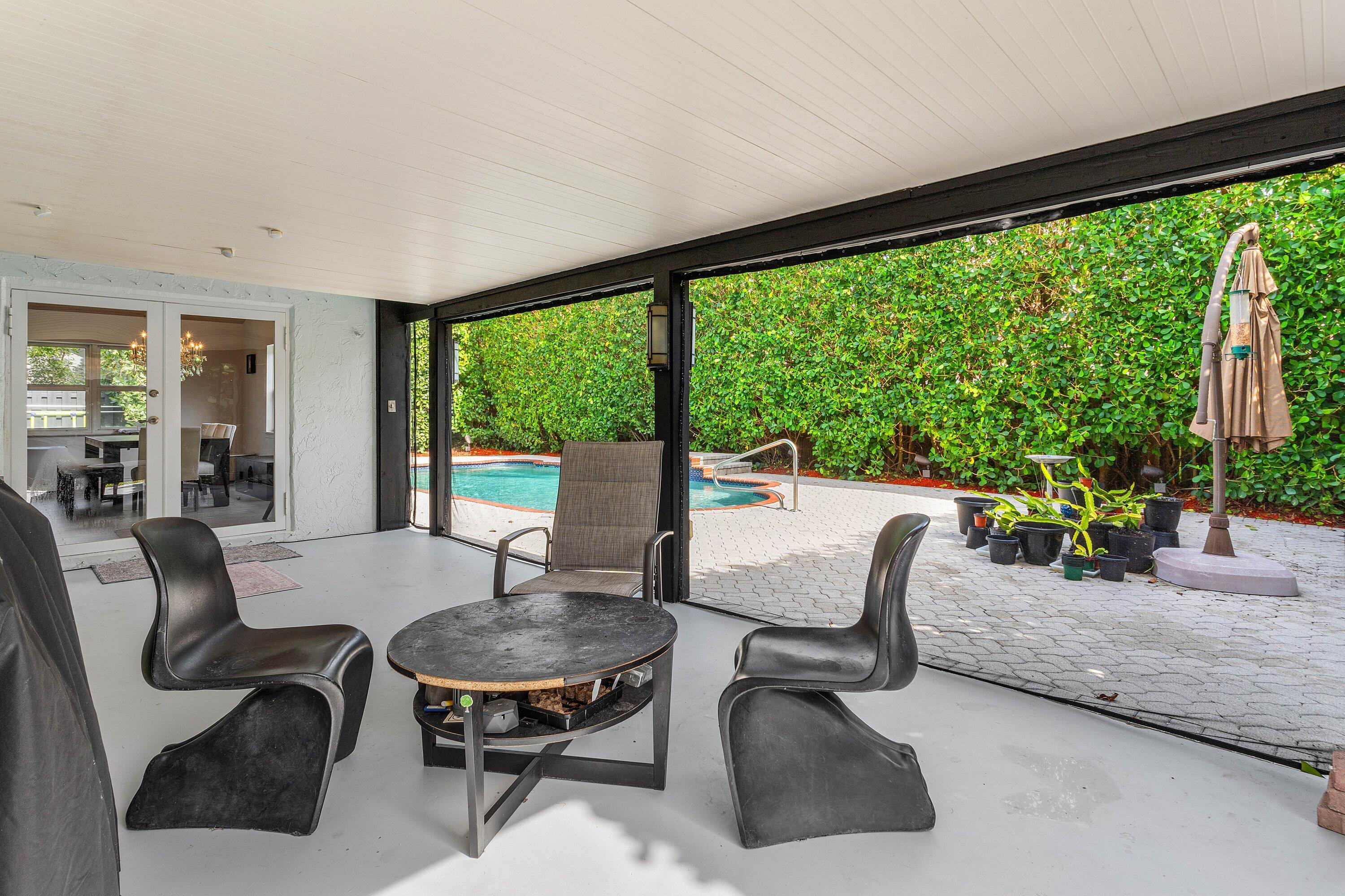 TROPIC PALMS - Residential