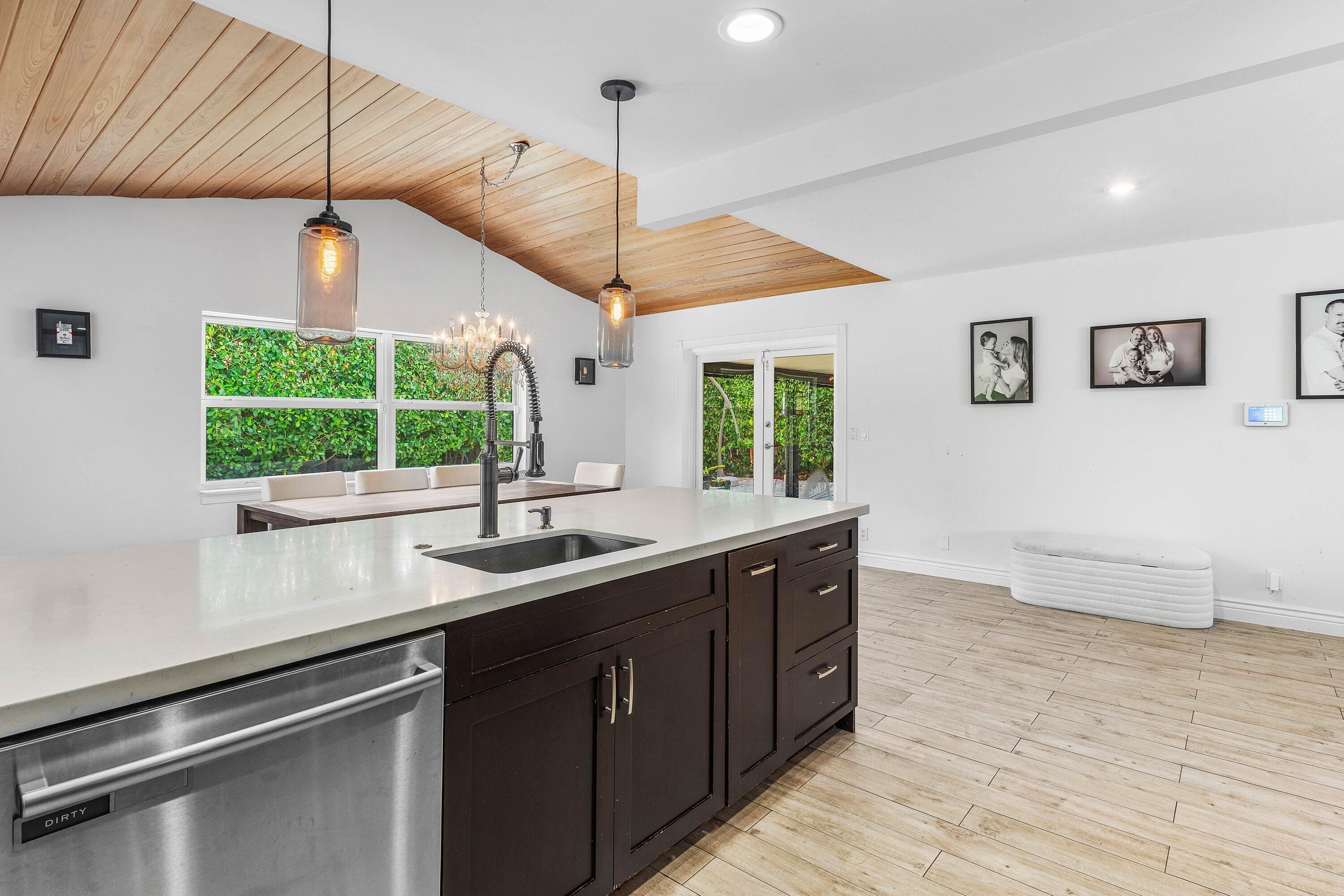 TROPIC PALMS - Residential