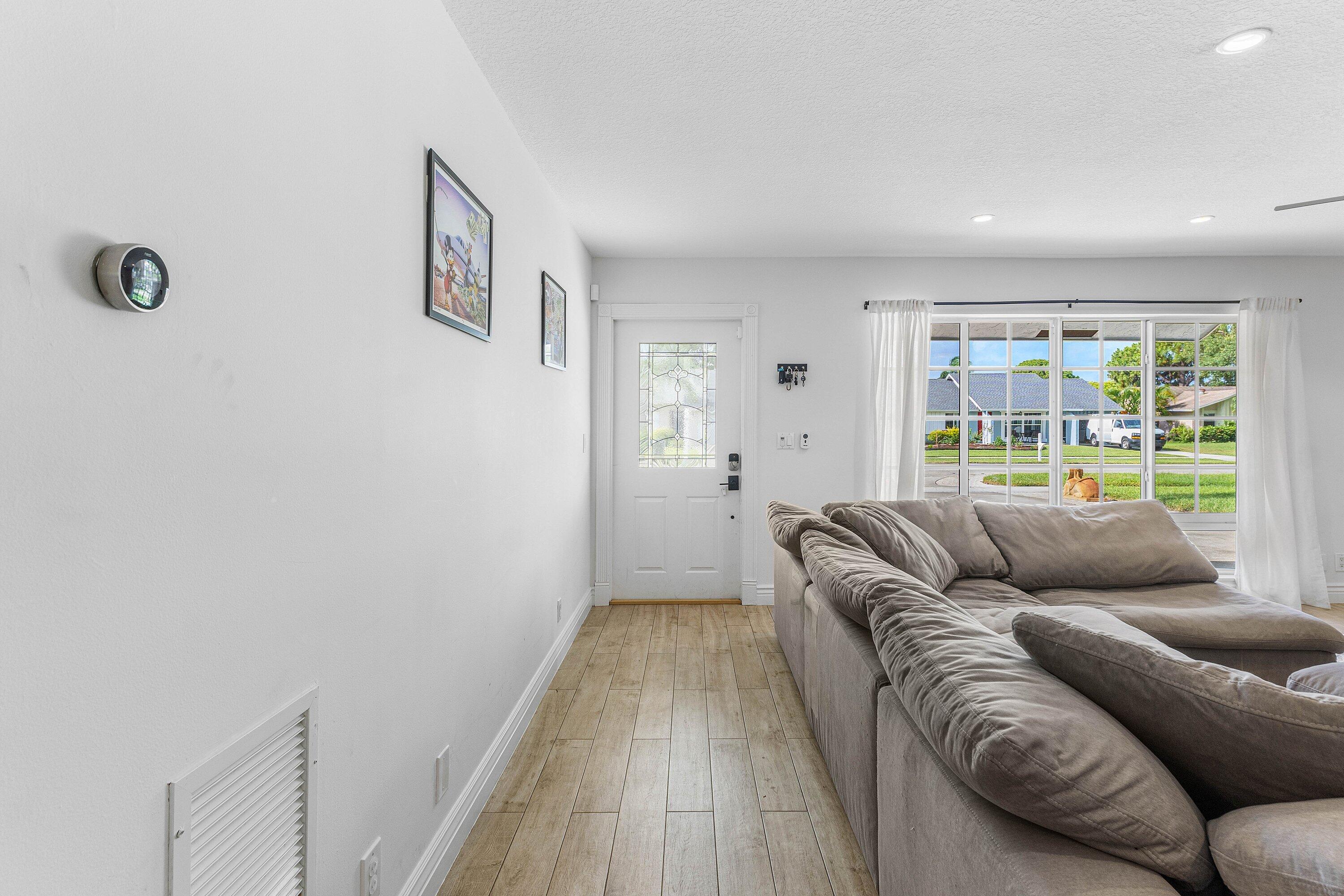 TROPIC PALMS - Residential
