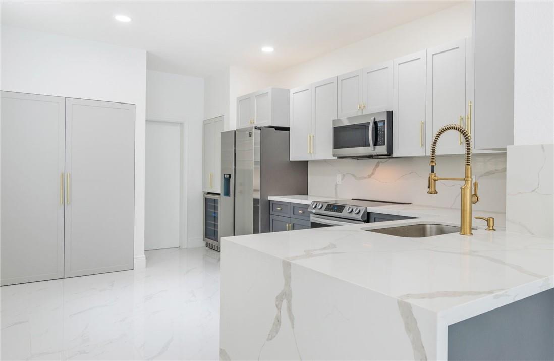Truly spectacular, fully remodeled townhome with water view in the gated community of San Mateo! This high-end 3-bed, 2.5-bath home features porcelain tiles in living areas and laminate wood floors in the bedrooms. The stunning kitchen boasts quartz countertops and high-quality appliances. Enjoy the convenience of a one-car garage and driveway. The community offers a playground for kids, a swimming pool, and access to top-rated Weston schools. Located near Publix, gyms, restaurants, I-75, and more, this home offers the perfect blend of luxury and convenience. Don’t miss out on this exceptional property!