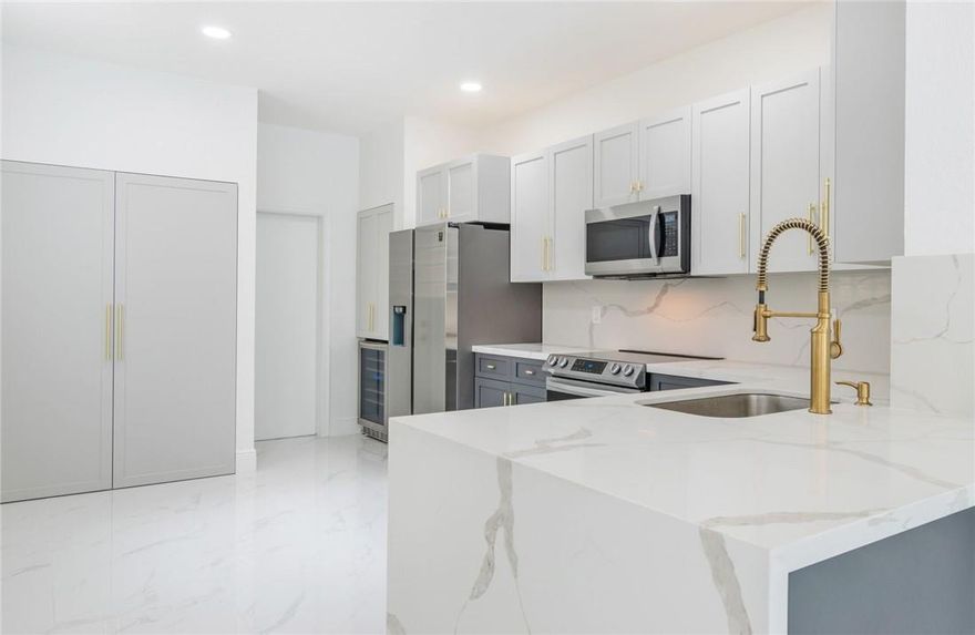 Truly spectacular, fully remodeled townhome with water view in the gated community of San Mateo! This high-end 3-bed, 2.5-bath home features porcelain tiles in living areas and laminate wood floors in the bedrooms. The stunning kitchen boasts quartz countertops and high-quality appliances. Enjoy the convenience of a one-car garage and driveway. The community offers a playground for kids, a swimming pool, and access to top-rated Weston schools. Located near Publix, gyms, restaurants, I-75, and more, this home offers the perfect blend of luxury and convenience. Don’t miss out on this exceptional property!