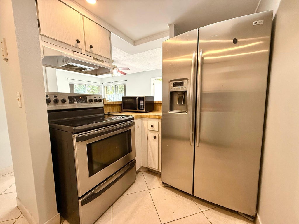 Photo of 1821 Fairview Villas Drive #2, Palm Springs, FL 33406 (MLS # R11088436)