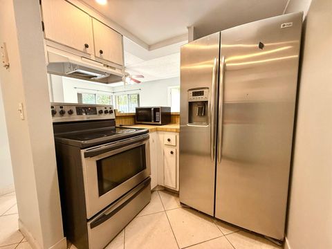1821 Fairview Villas Drive 2 Palm Springs FL 33406