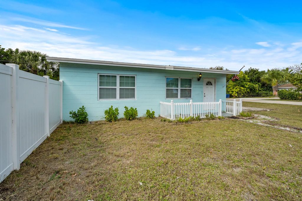 Photo of 200 S Hepburn Avenue, Jupiter, FL 33458 (MLS # R11063645)