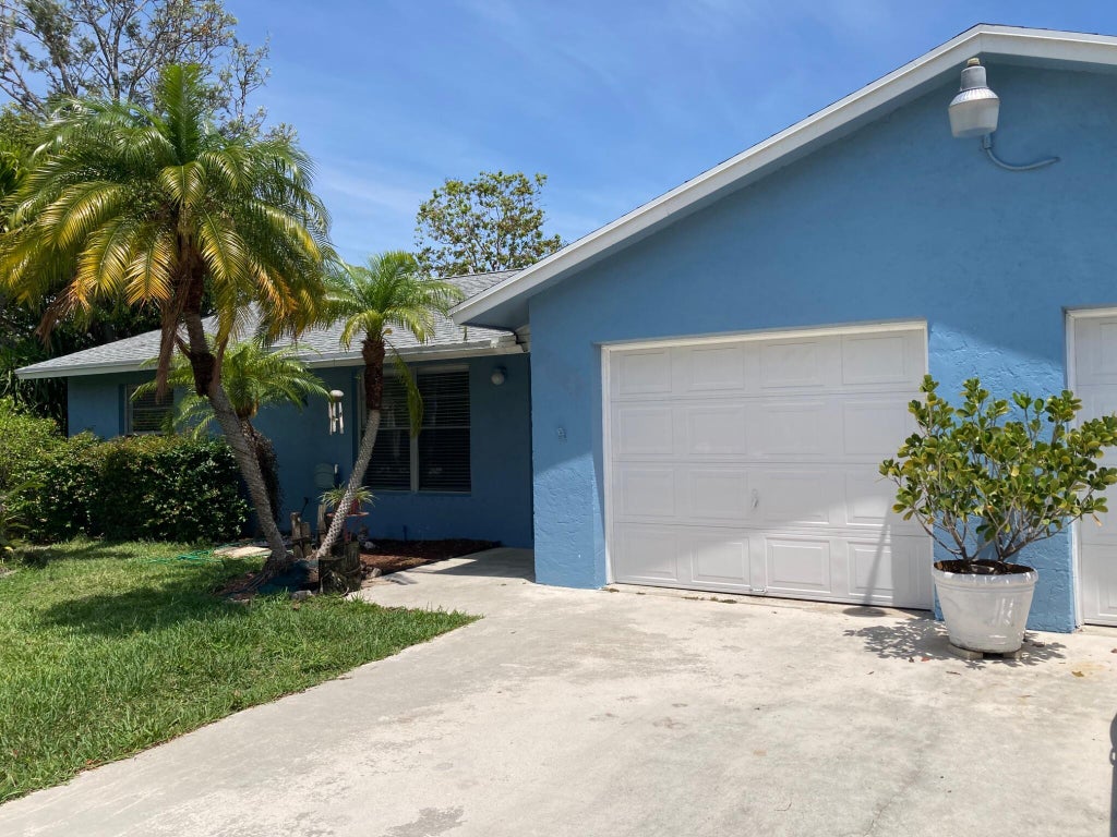 Photo of 9627 SE Crest Court, Hobe Sound, FL 33455 (MLS # B26035737)