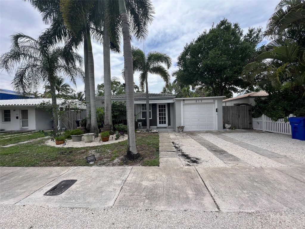 Photo of 819 SW 9th Terrace, Fort Lauderdale, FL 33315 (MLS # B26034948)