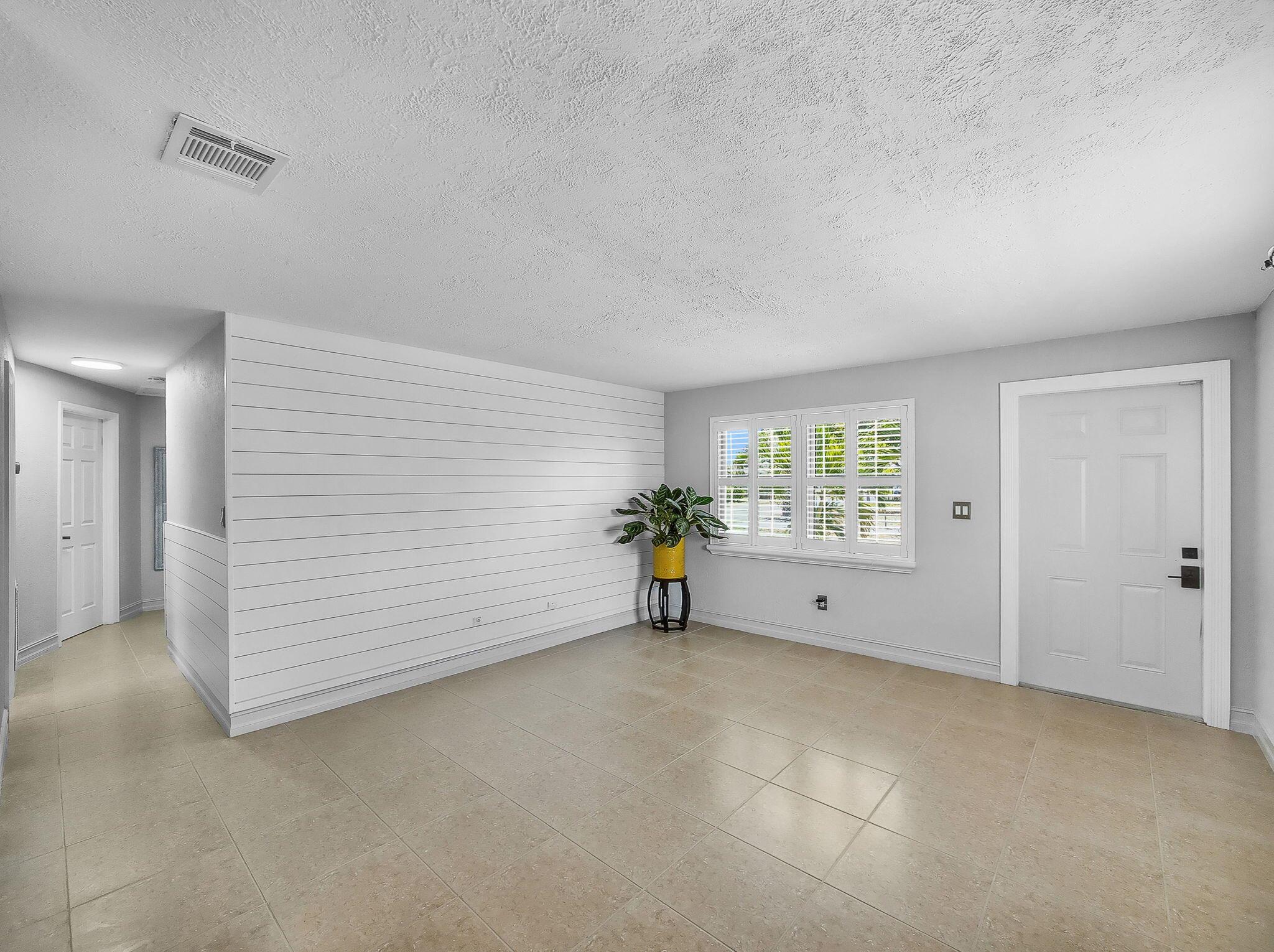 1303 NW 2nd Street, Delray Beach, FL, 33444/$499,000 4 1303 NW 2nd Street