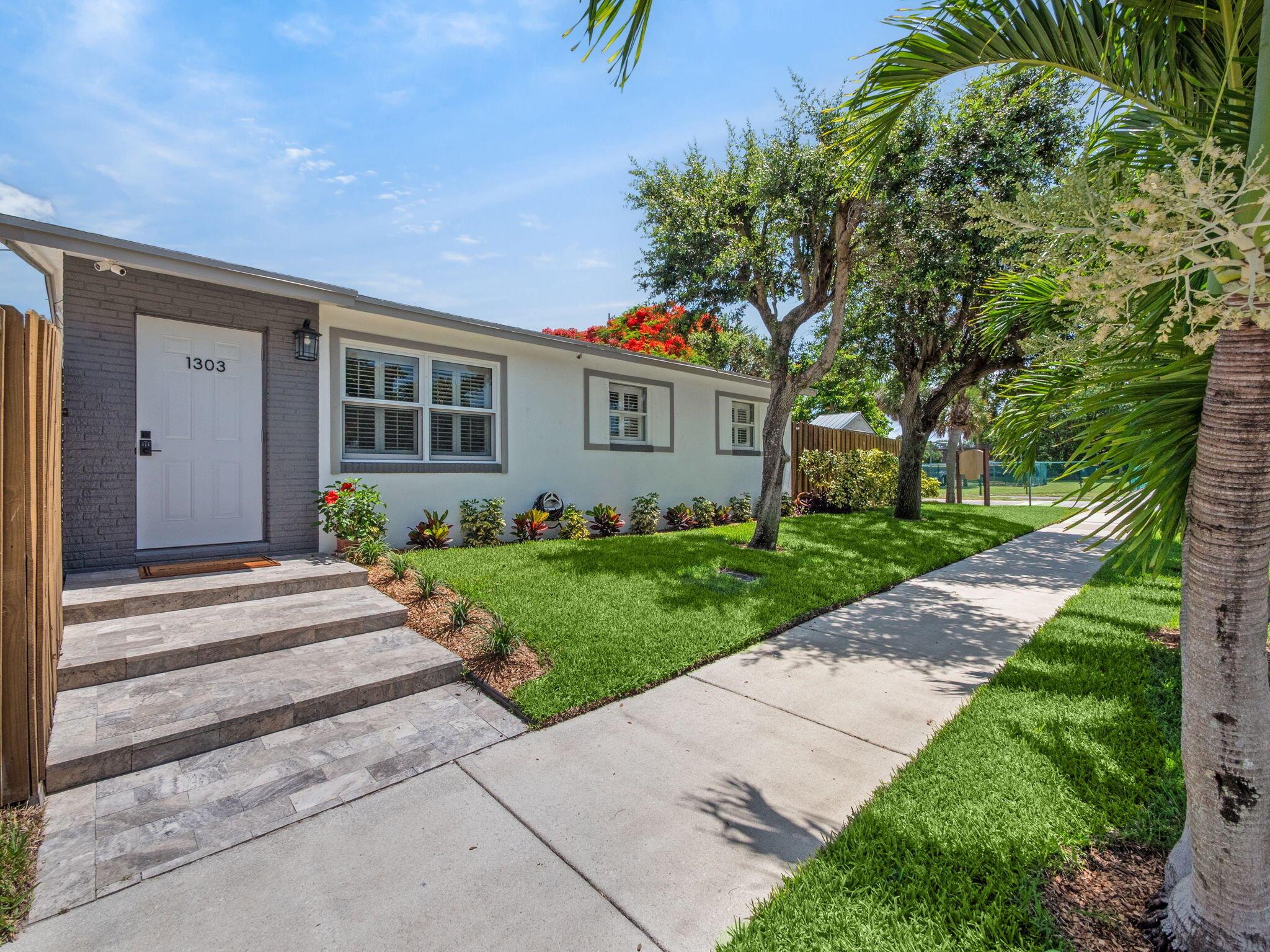 1303 NW 2nd Street, Delray Beach, FL, 33444/$499,000 1 1303 NW 2nd Street