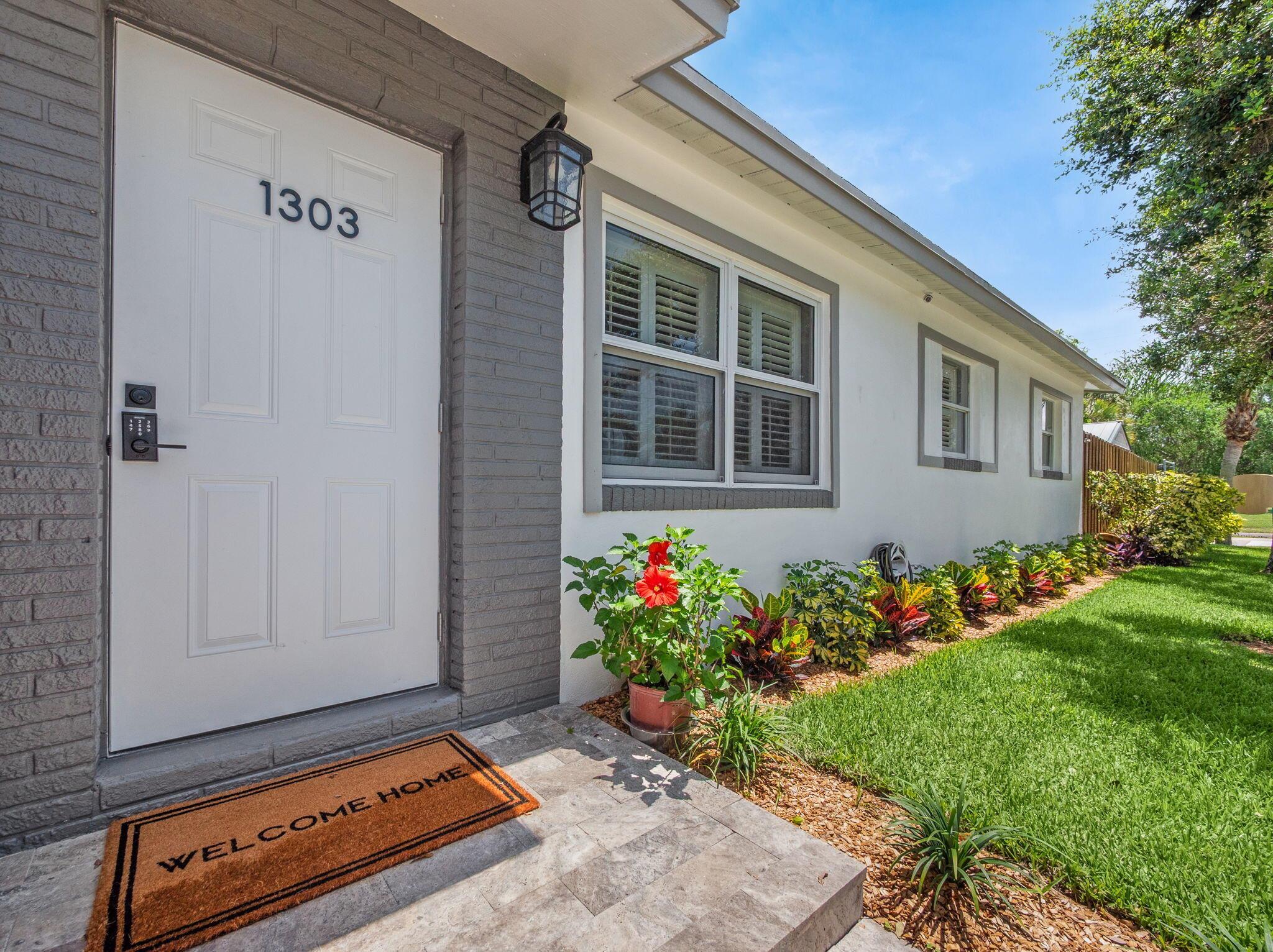 1303 NW 2nd Street, Delray Beach, FL, 33444/$499,000 2 1303 NW 2nd Street