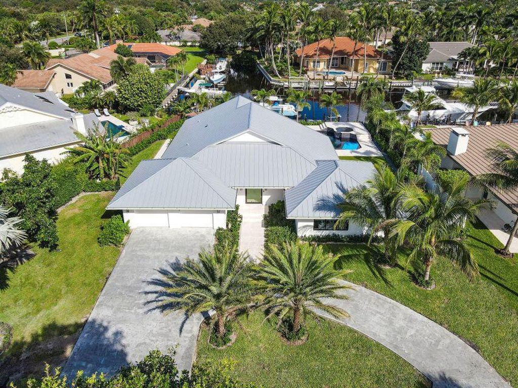 Photo of 2380 Bay Village Court, Palm Beach Gardens, FL 33410 (MLS # R10707659)