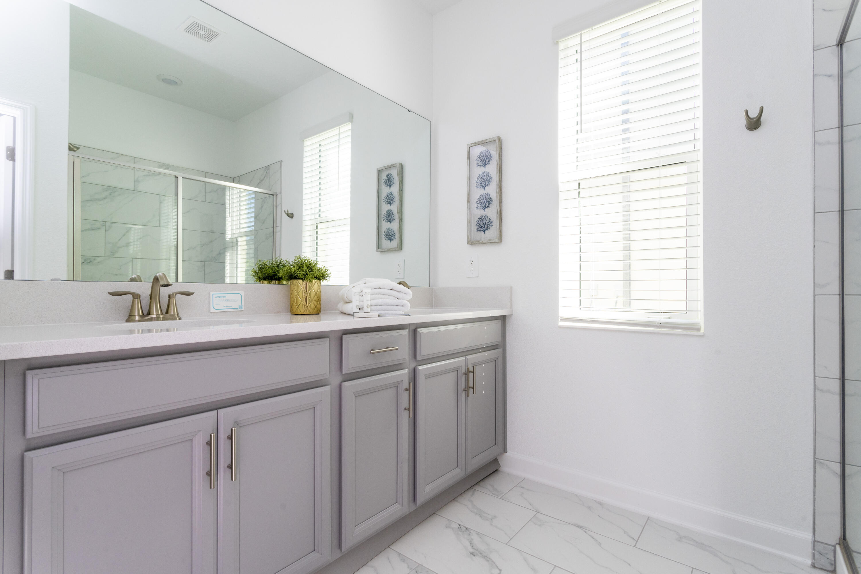 HARBOR ISLAND BEACH CLUB - Residential