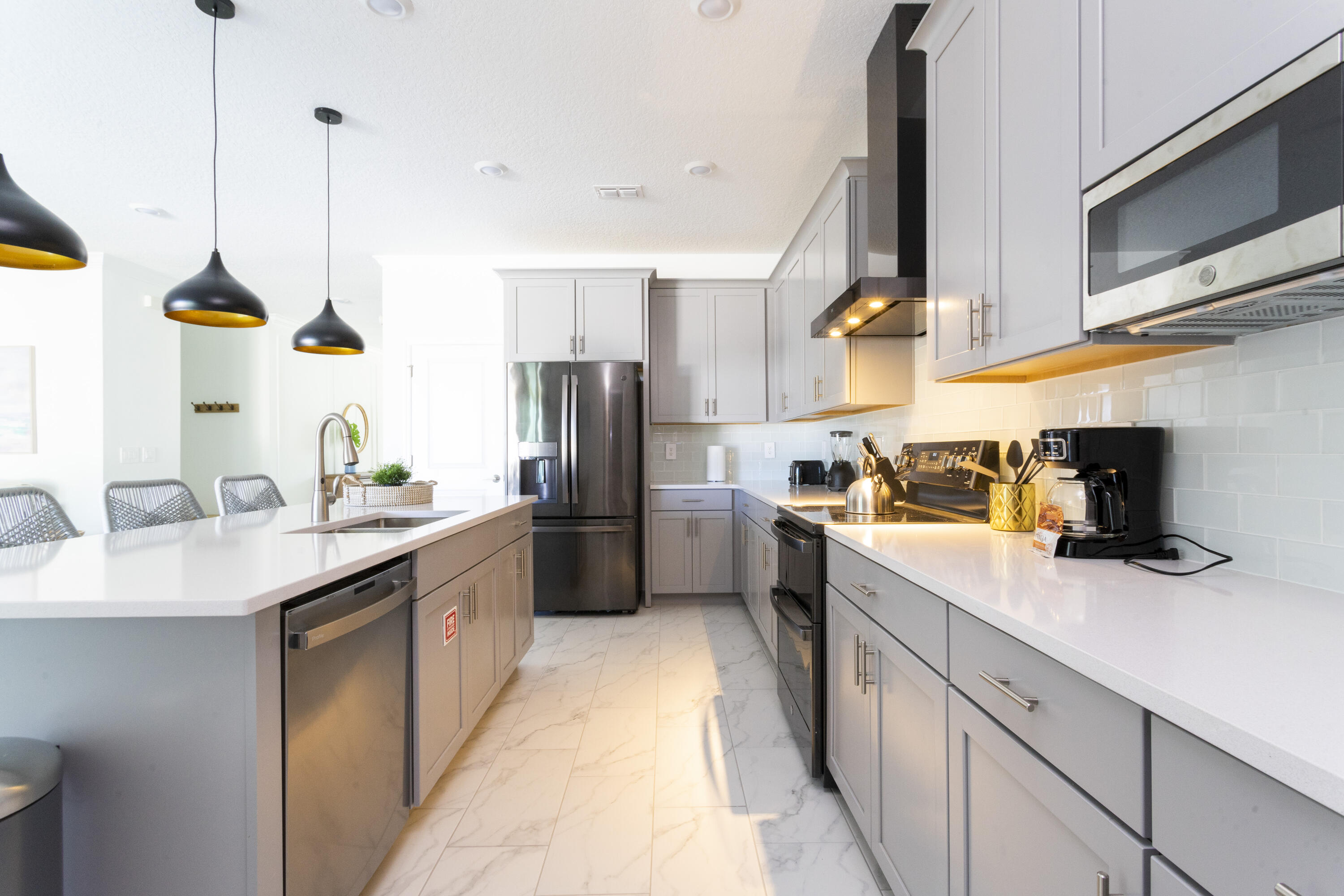 HARBOR ISLAND BEACH CLUB - Residential