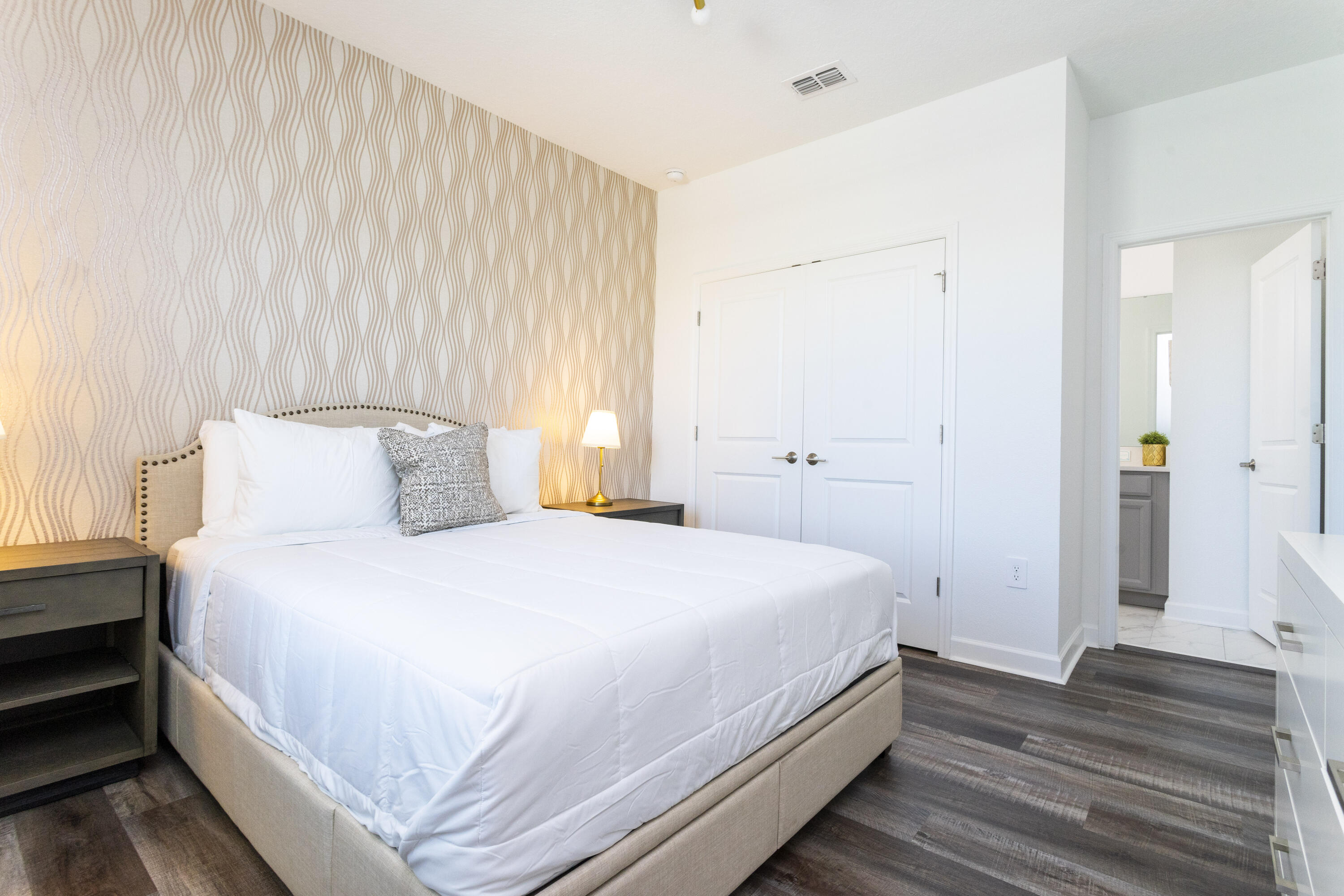 HARBOR ISLAND BEACH CLUB - Residential