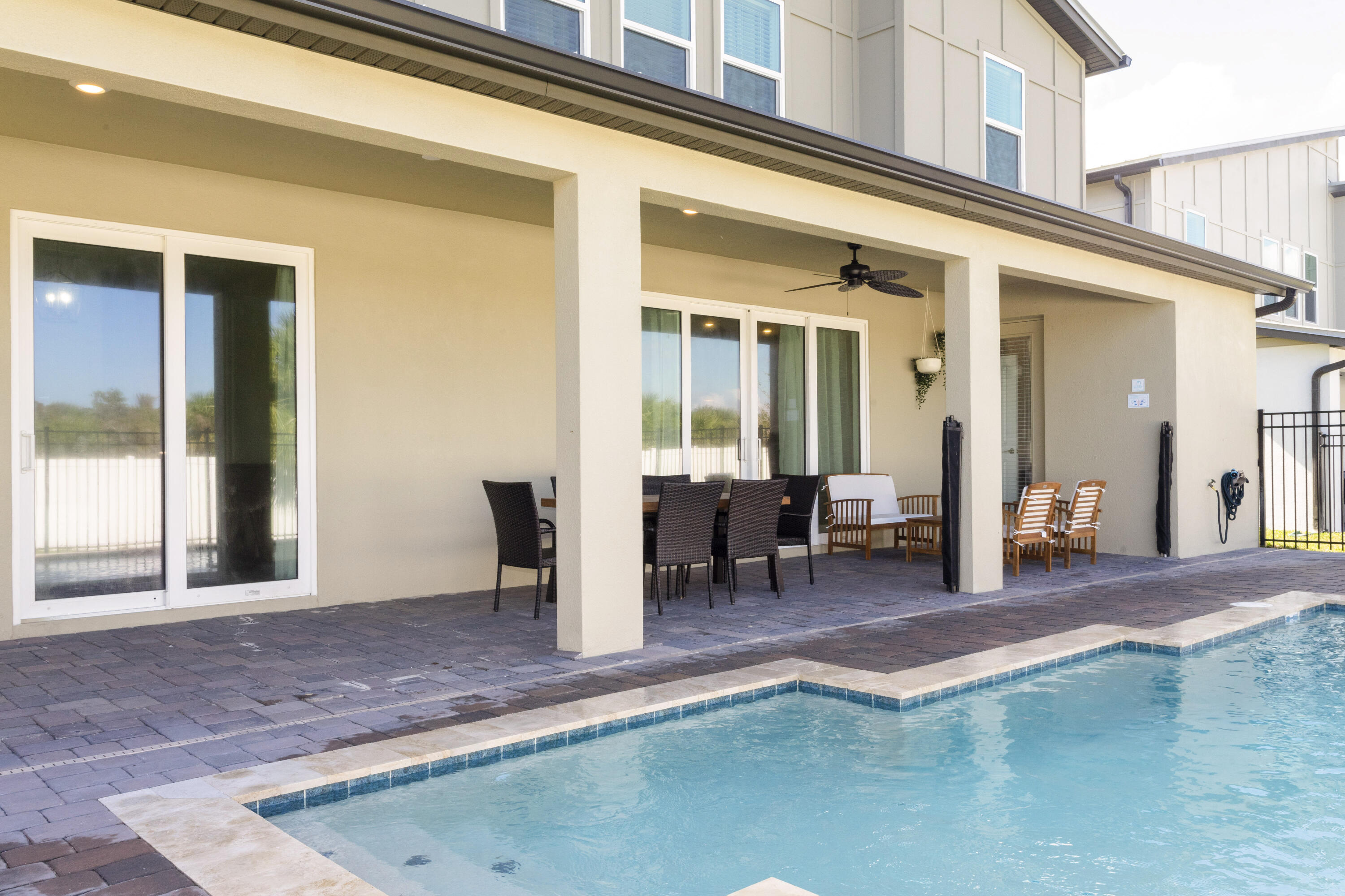 HARBOR ISLAND BEACH CLUB - Residential