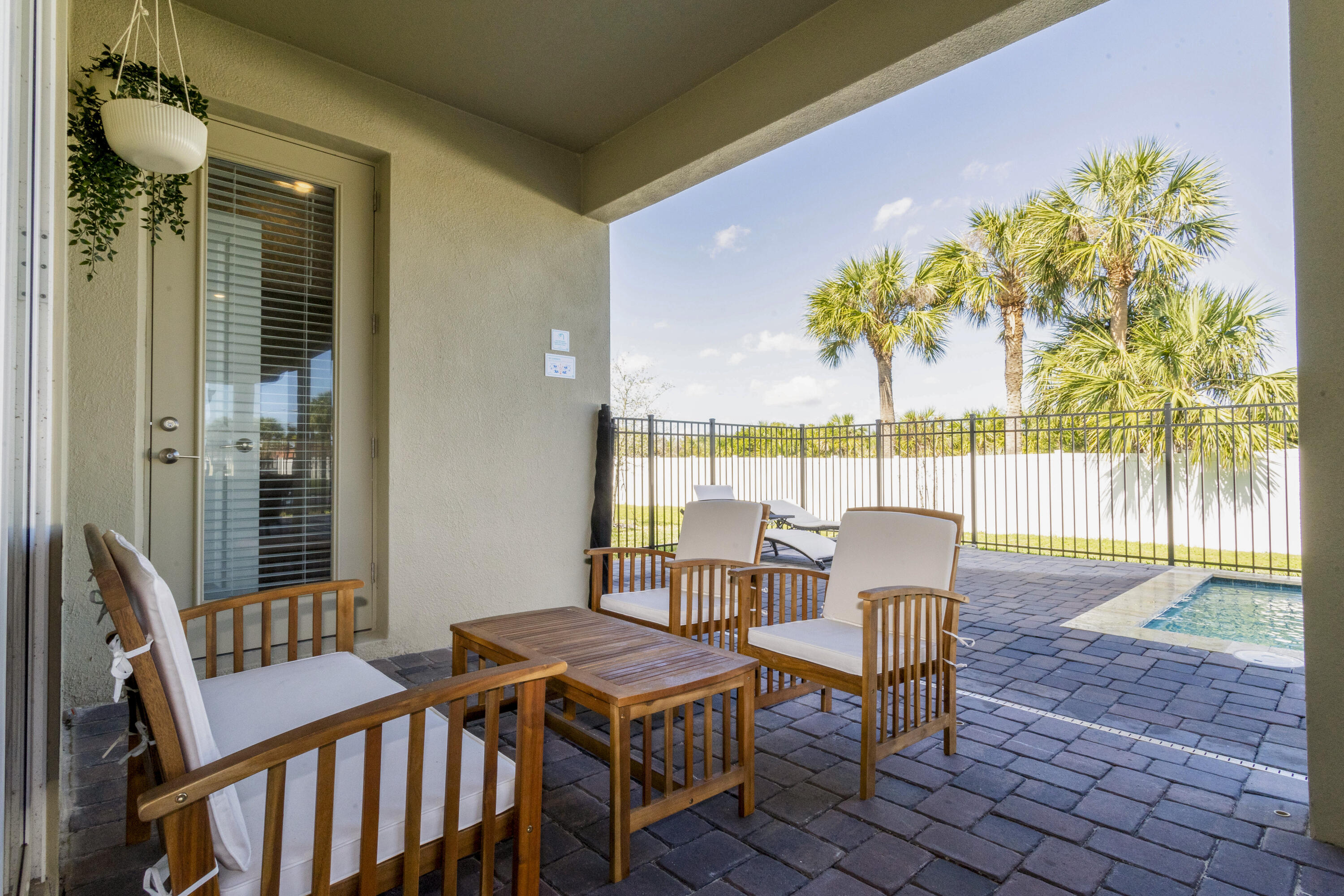 HARBOR ISLAND BEACH CLUB - Residential