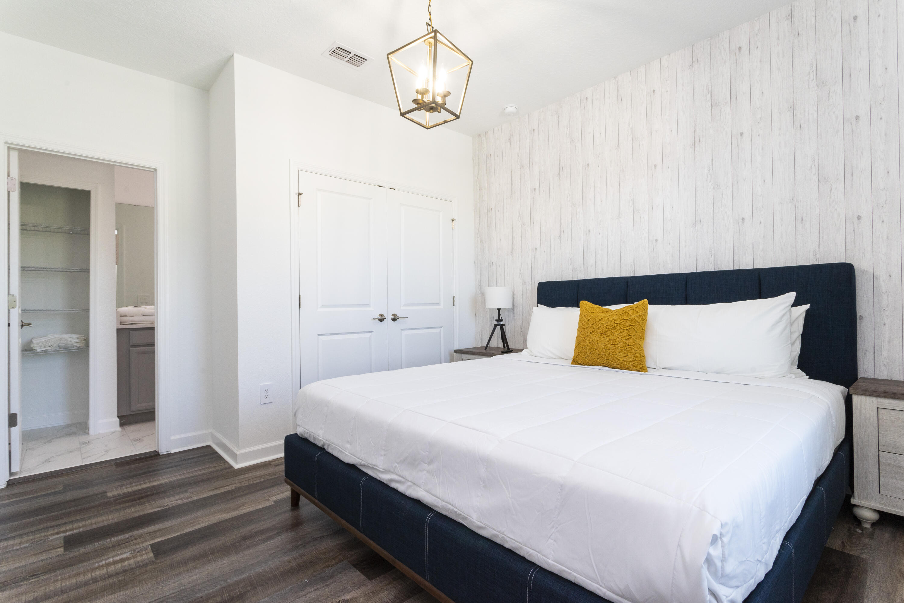 HARBOR ISLAND BEACH CLUB - Residential