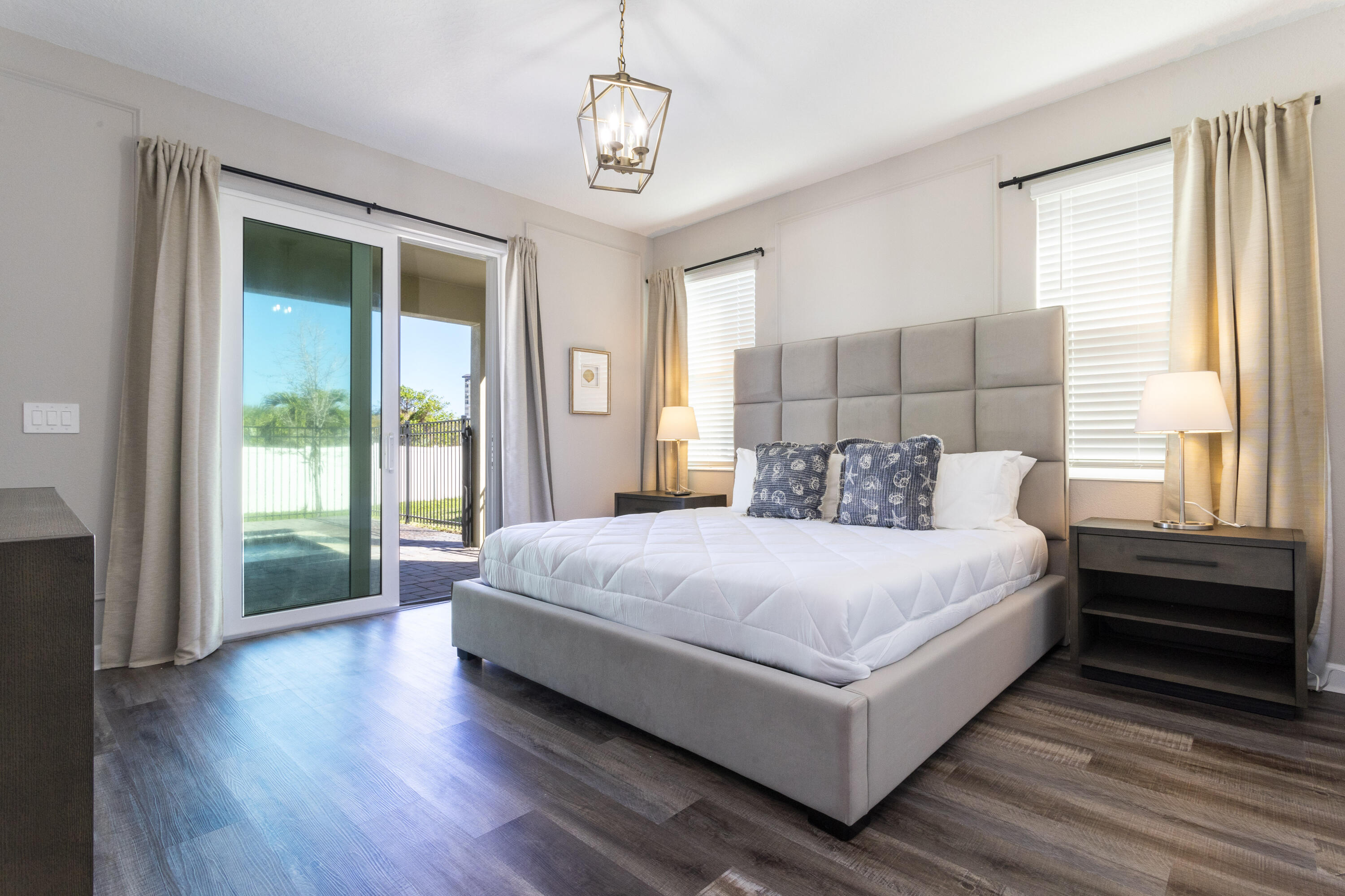 HARBOR ISLAND BEACH CLUB - Residential