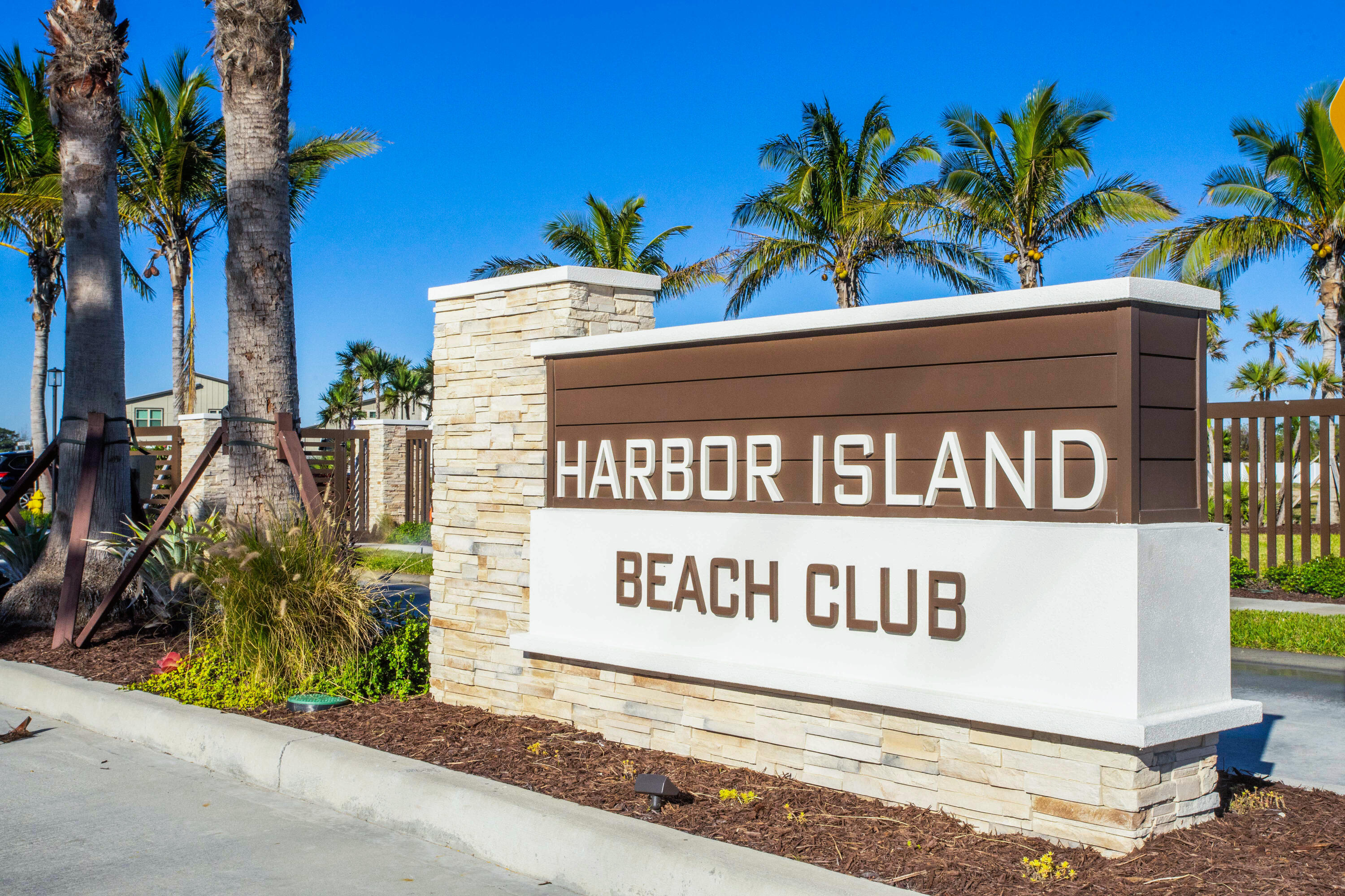 HARBOR ISLAND BEACH CLUB - Residential