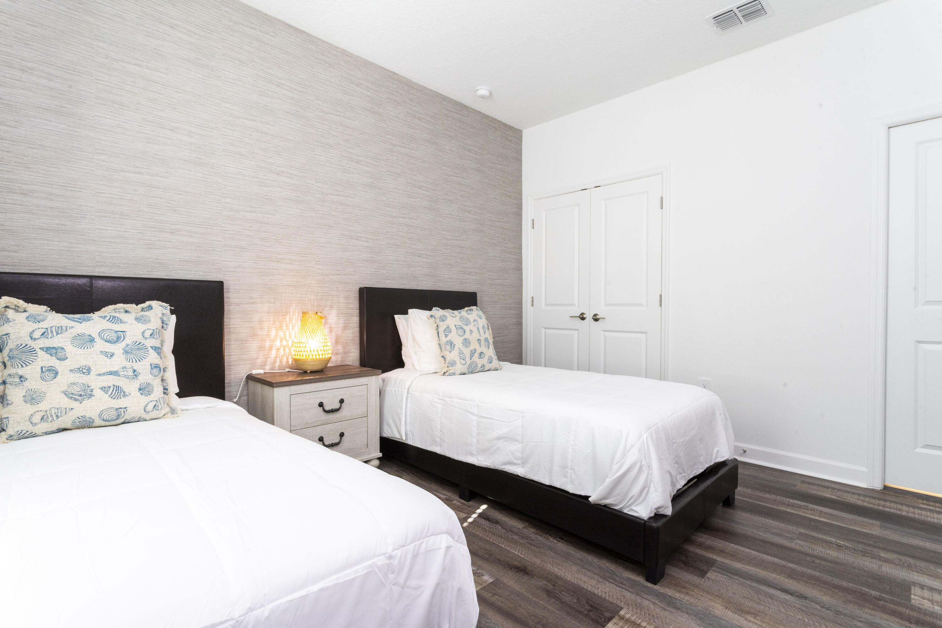 HARBOR ISLAND BEACH CLUB - Residential