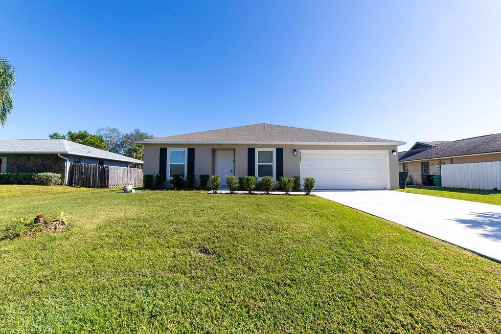 Photo of 1381 SE Bayharbor Street, Port Saint Lucie, FL 34983 (MLS # R11046793)