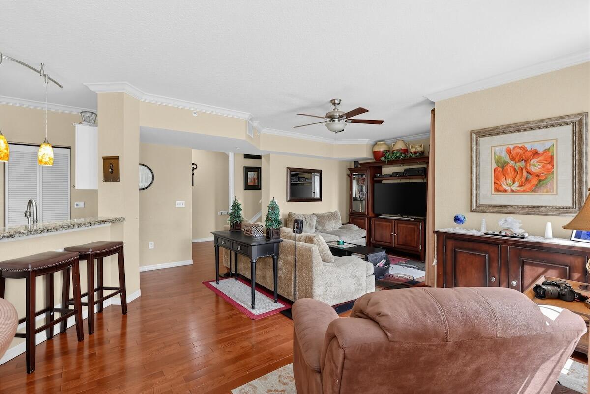 6918 W SAMPLE Road 6918