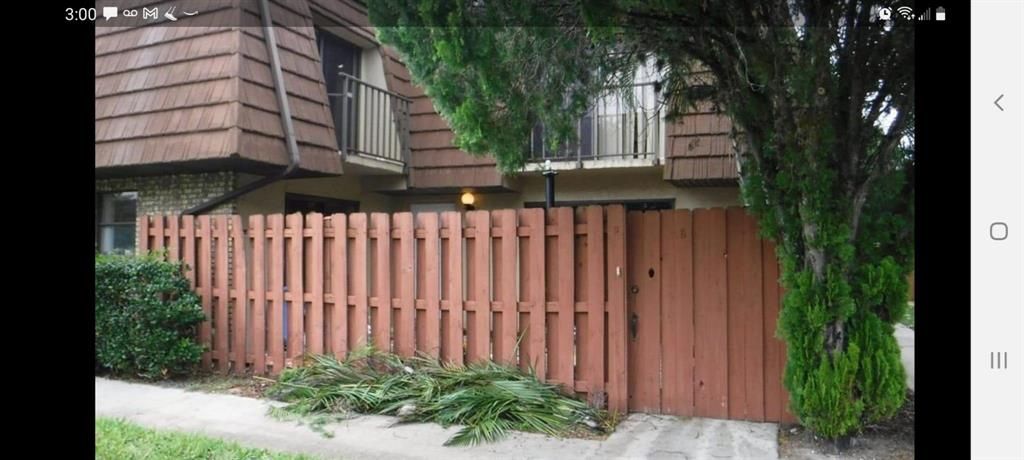 Photo of 1458 N Lawnwood Circle #27b, Fort Pierce, FL 34950 (MLS # R10748935)