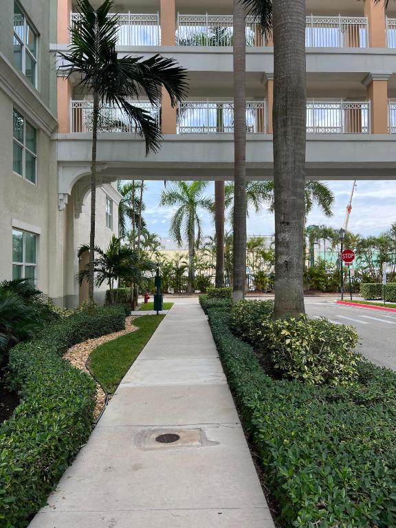 MOORINGS AT LANTANA CONDO 3 - Residential Lease