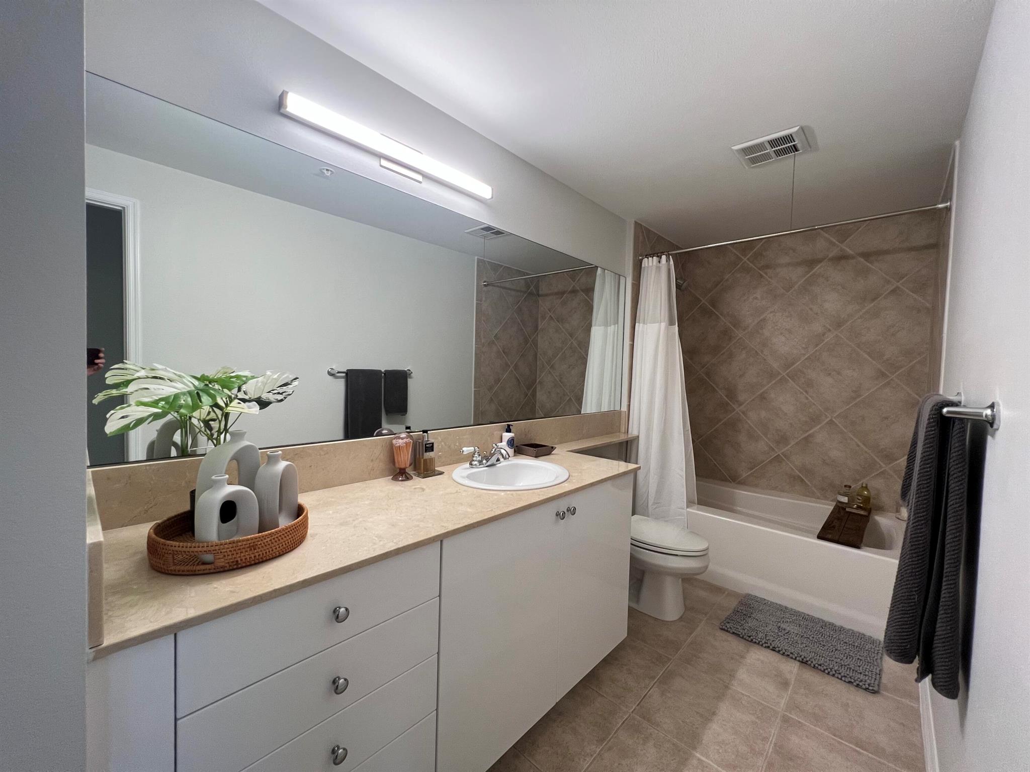 MOORINGS AT LANTANA CONDO - Residential Lease