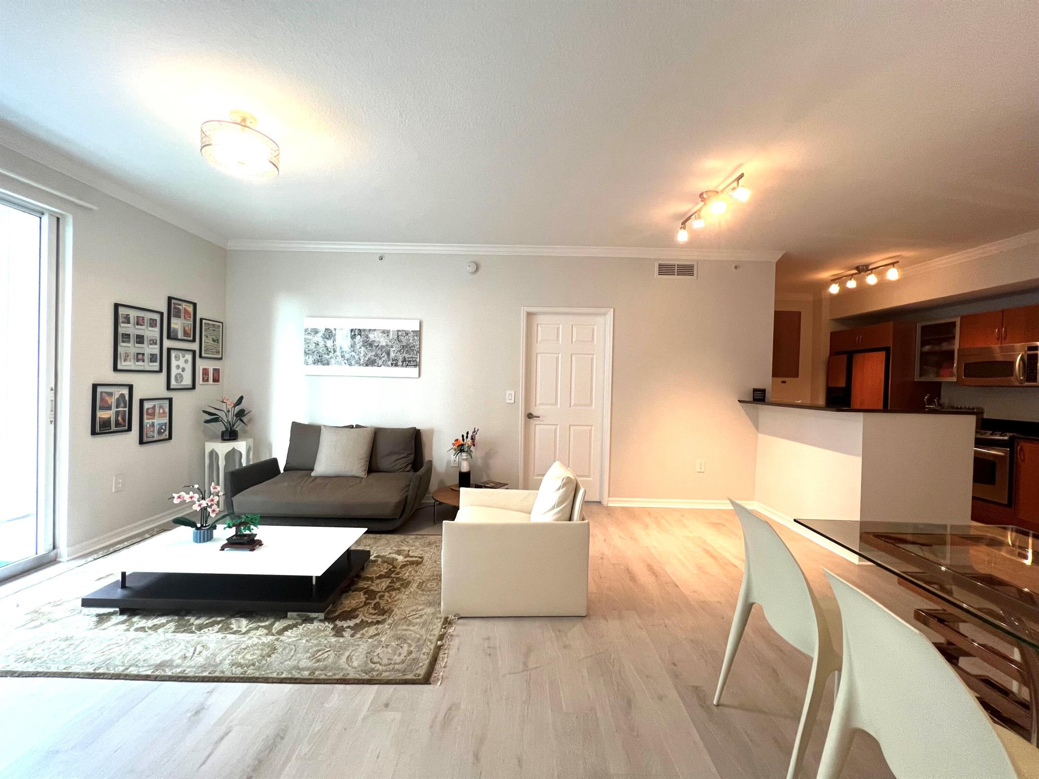 MOORINGS AT LANTANA CONDO - Residential Lease