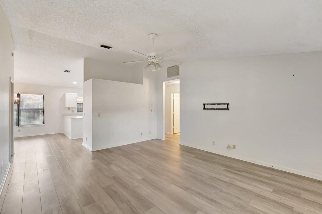 Photo of 49 Via De Casas Norte, Boynton Beach, FL 33426 (MLS # R11092041)