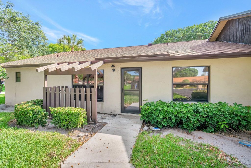 Photo of 49 Via De Casas Norte, Boynton Beach, FL 33426 (MLS # R11092041)