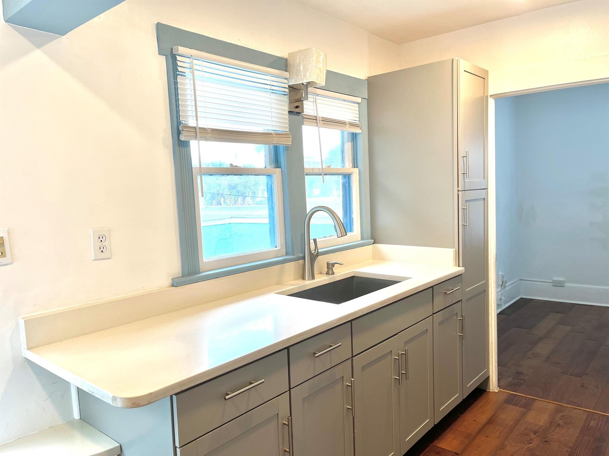 313 N Oleander Avenue 1