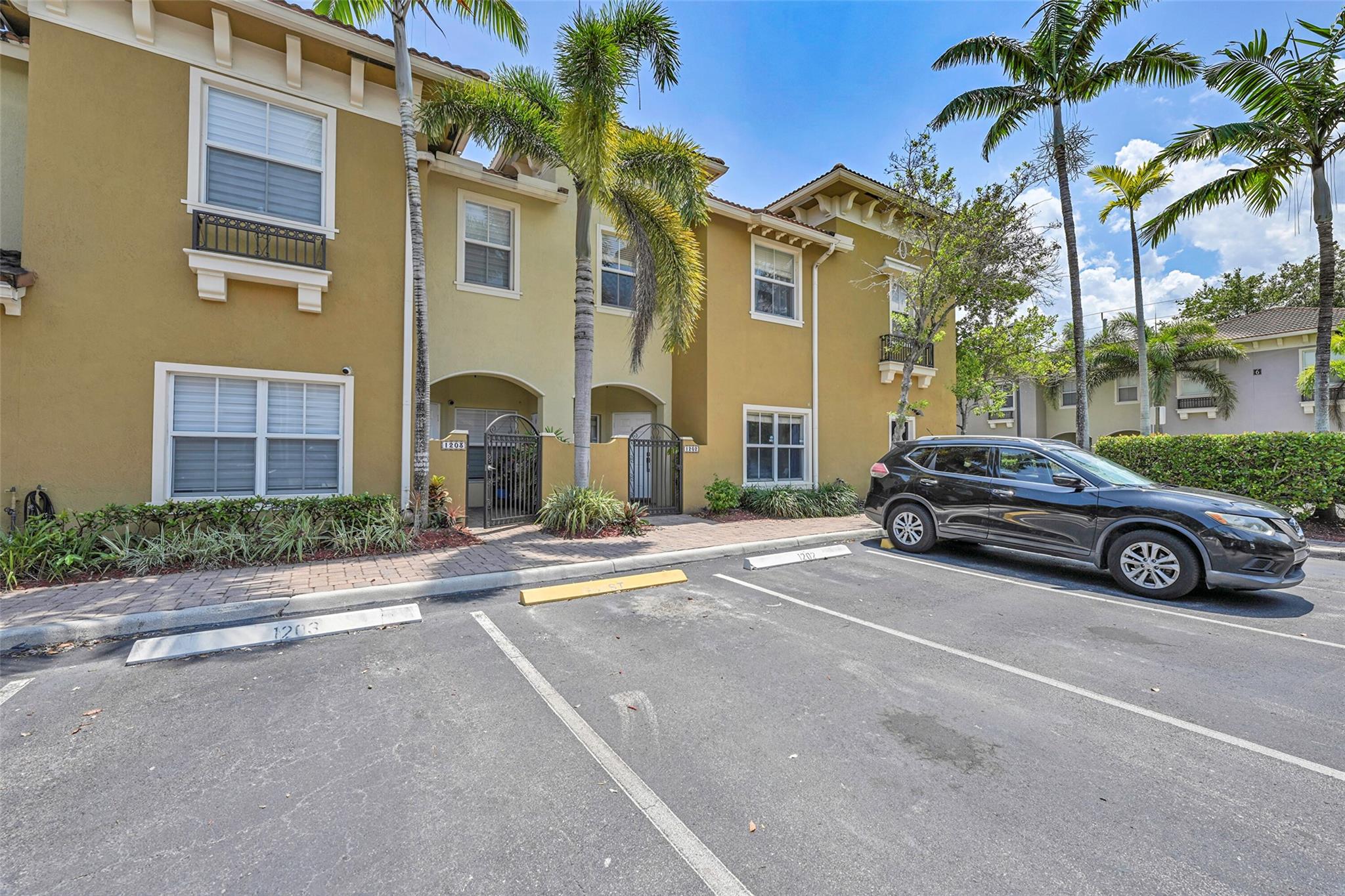 2851 W Prospect Rd 1202