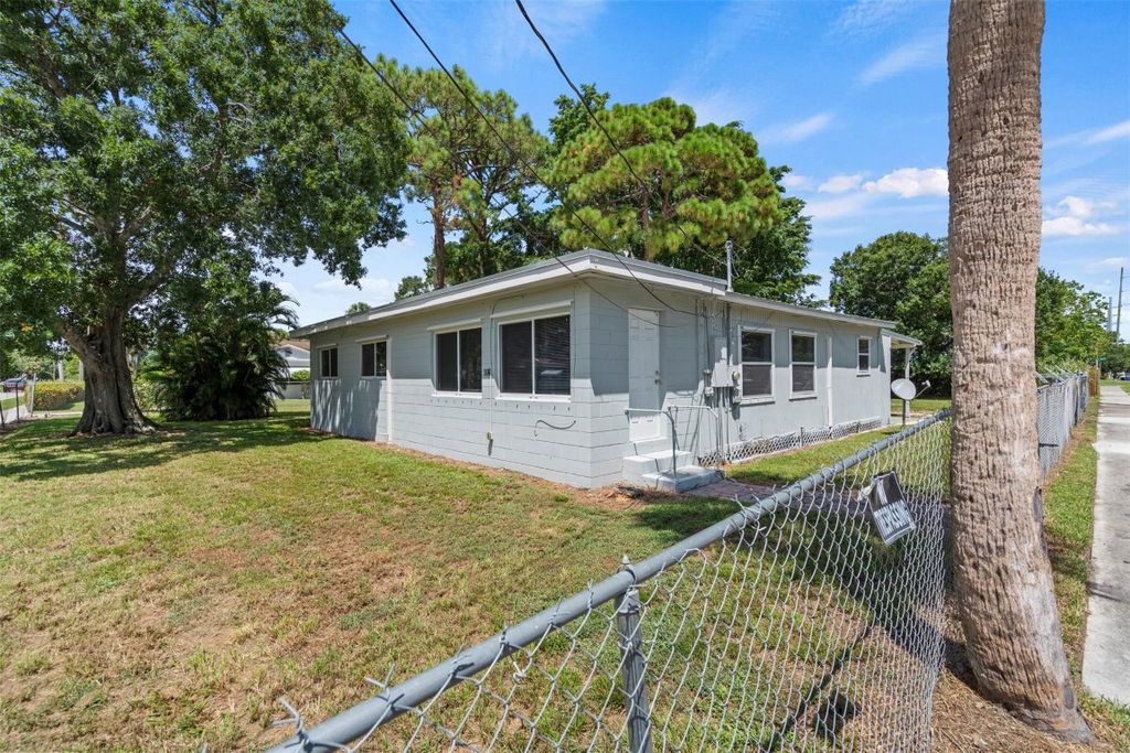 Photo of 1824 S 29th Street, Fort Pierce, FL 34947 (MLS # F10515323)