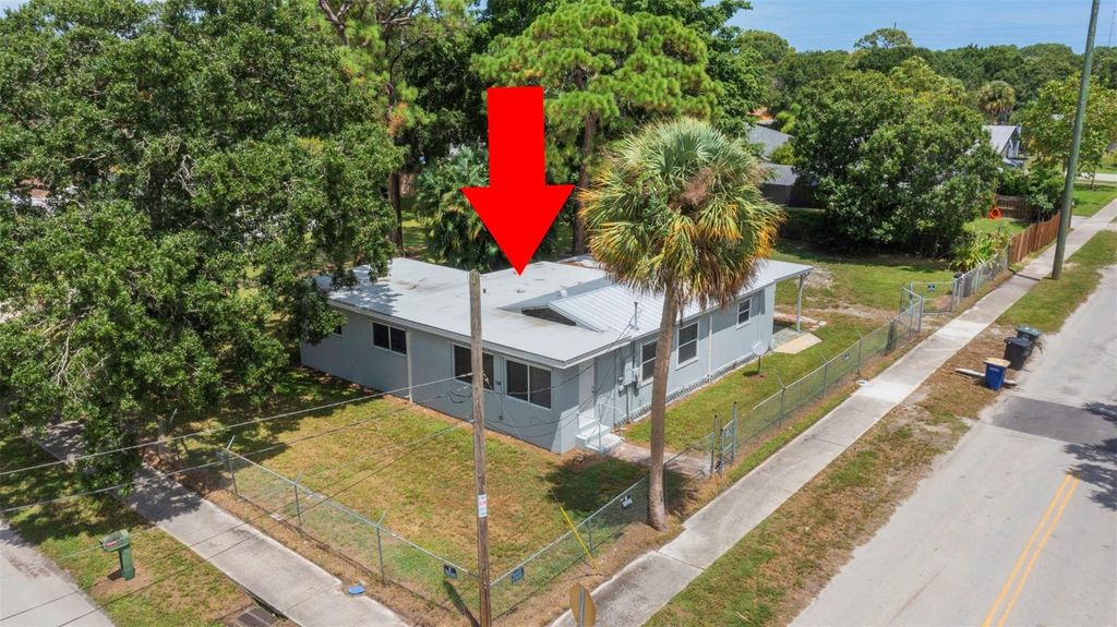 Photo of 1824 S 29th Street, Fort Pierce, FL 34947 (MLS # F10515323)