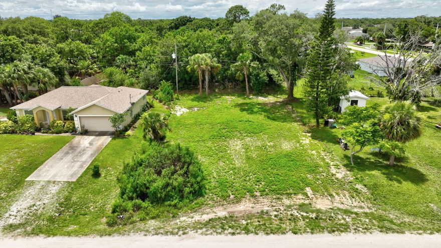 Perfect lot in the desirable Vero Lake Estates.  Ready to build your dream home!