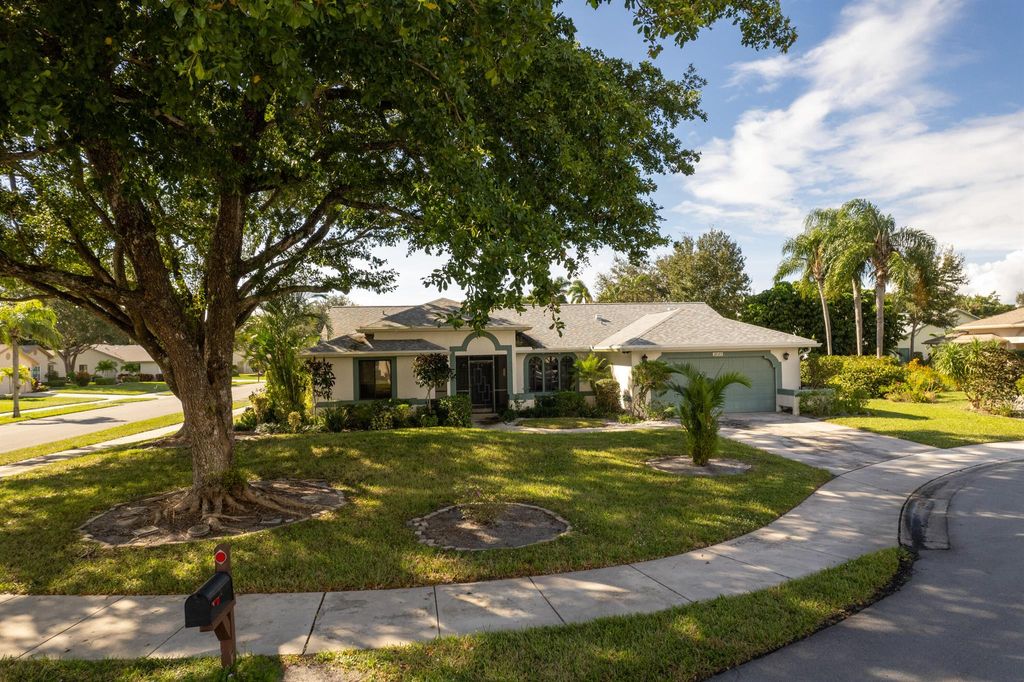 Photo of 3135 Riviera Drive, Delray Beach, FL 33445 (MLS # R11036368)