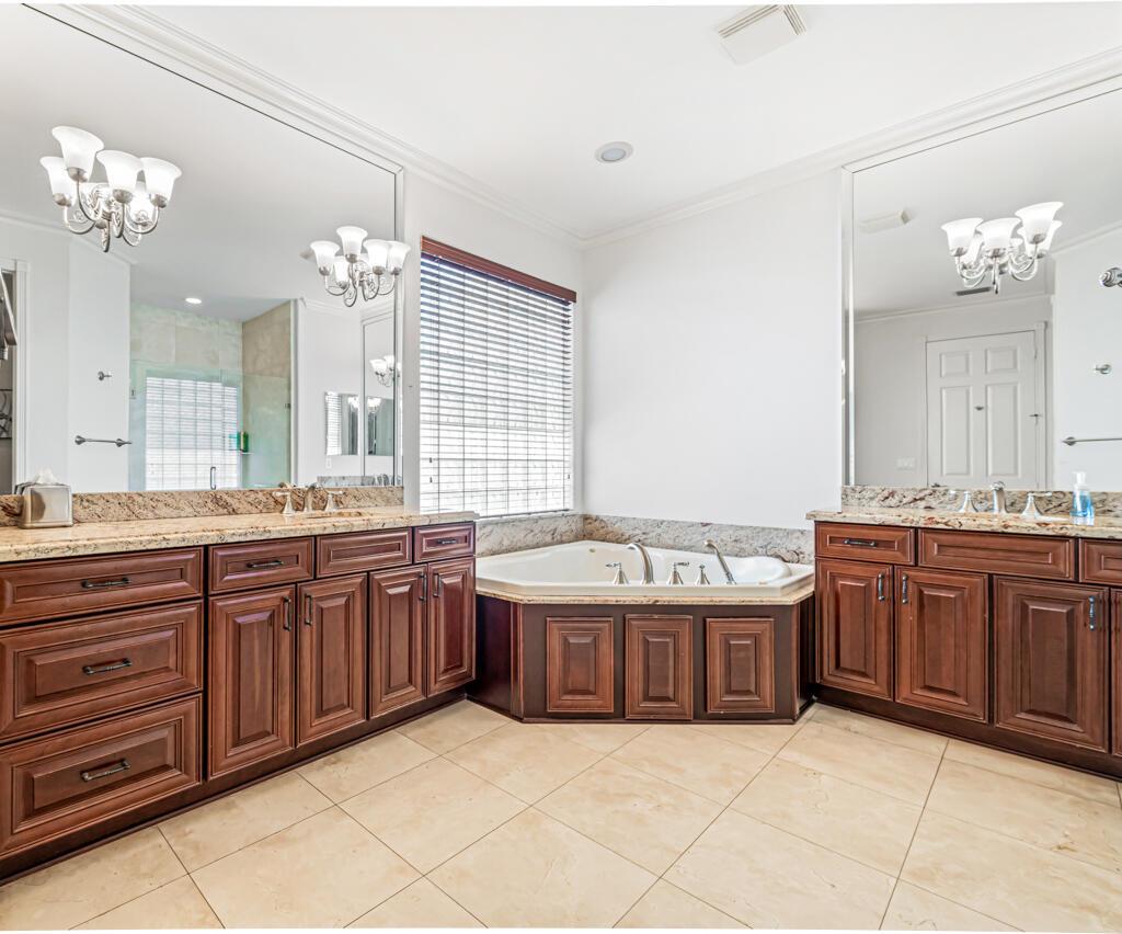 VALENCIA SHORES - Residential