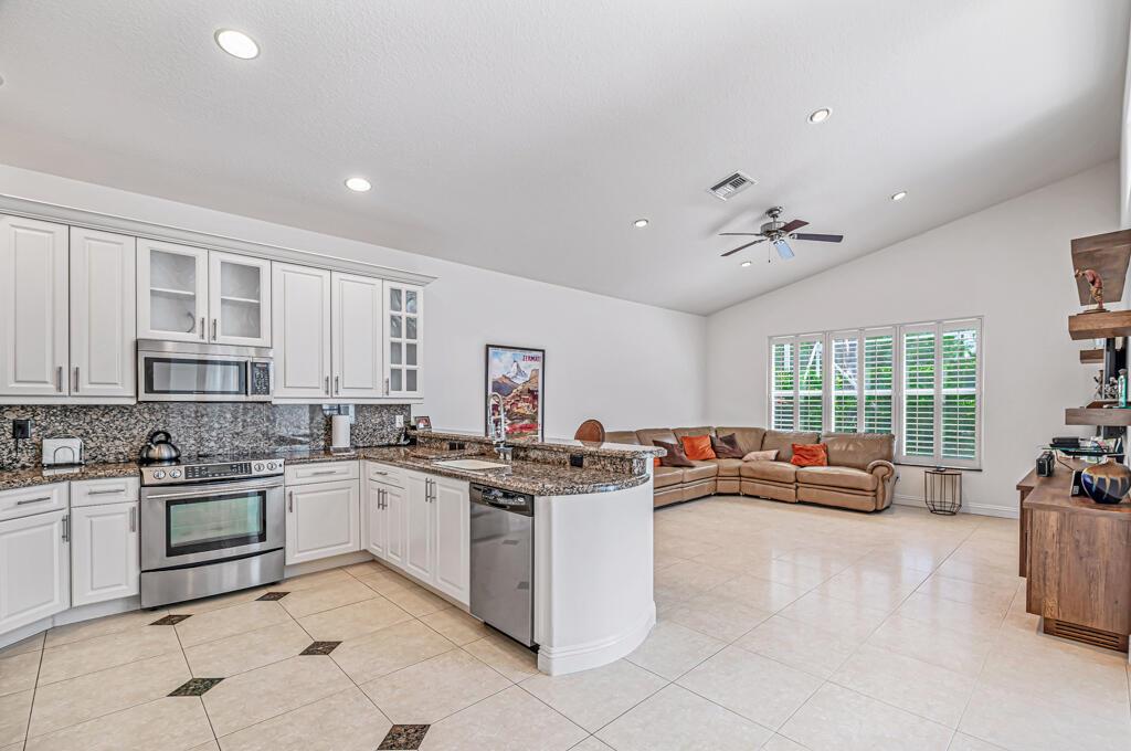 VALENCIA SHORES - Residential