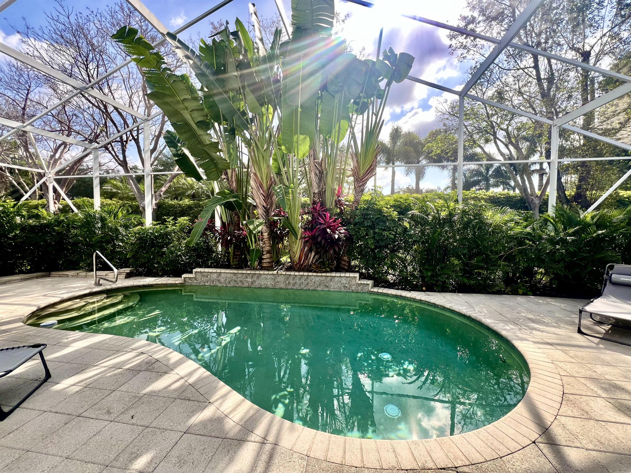 VALENCIA SHORES - Residential