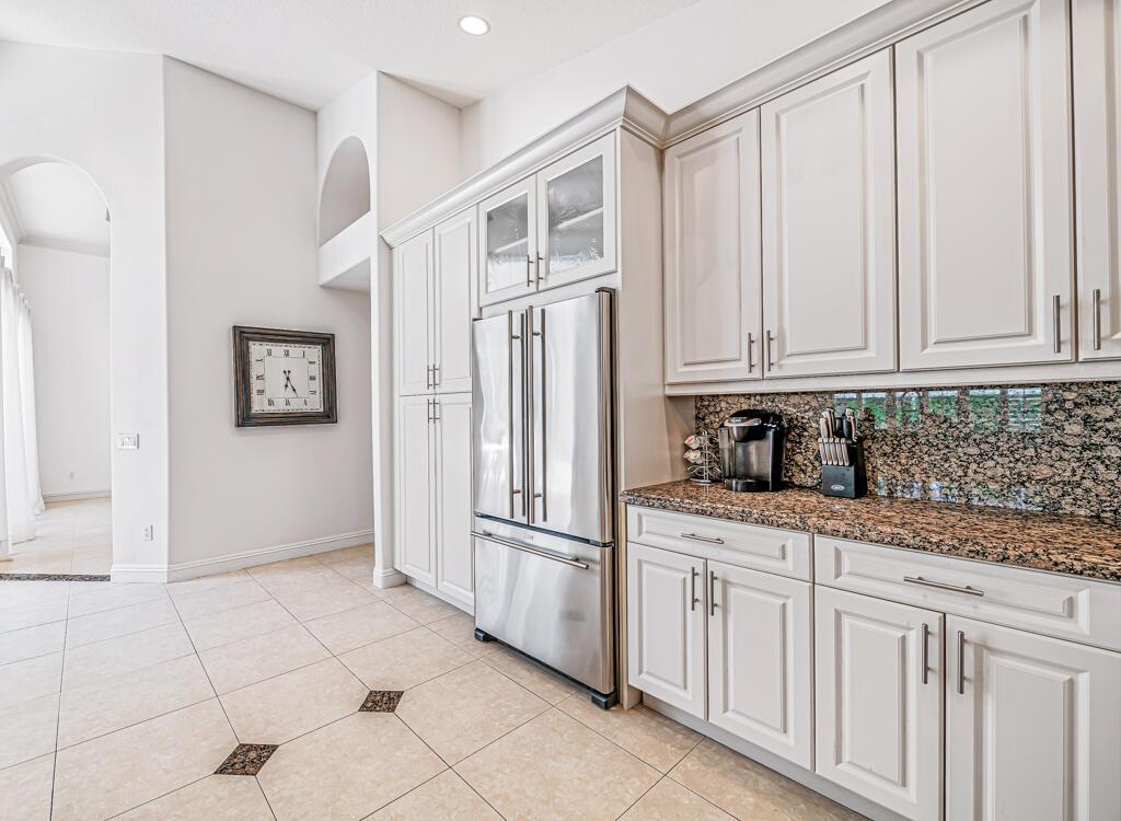 VALENCIA SHORES - Residential