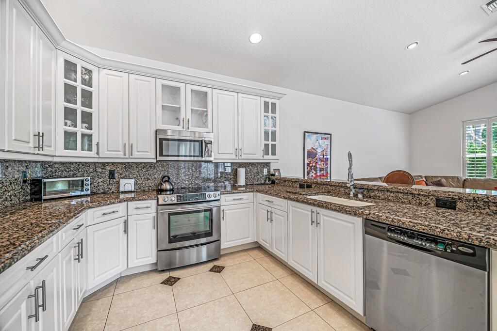 VALENCIA SHORES - Residential