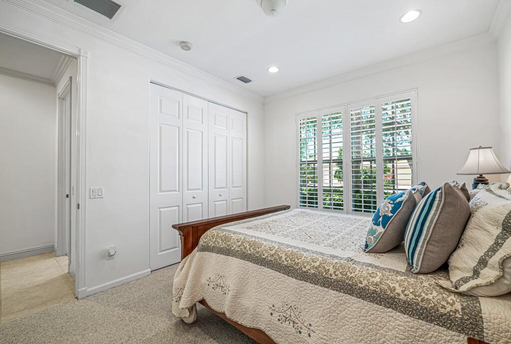 VALENCIA SHORES - Residential