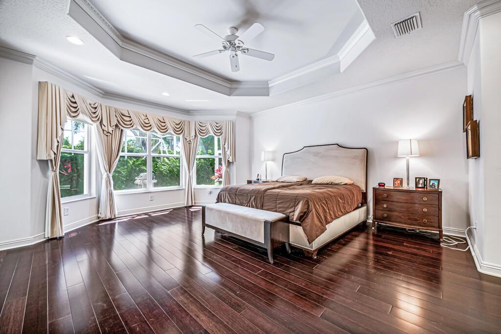 VALENCIA SHORES - Residential