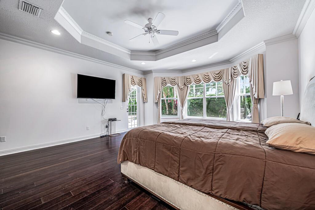 VALENCIA SHORES - Residential