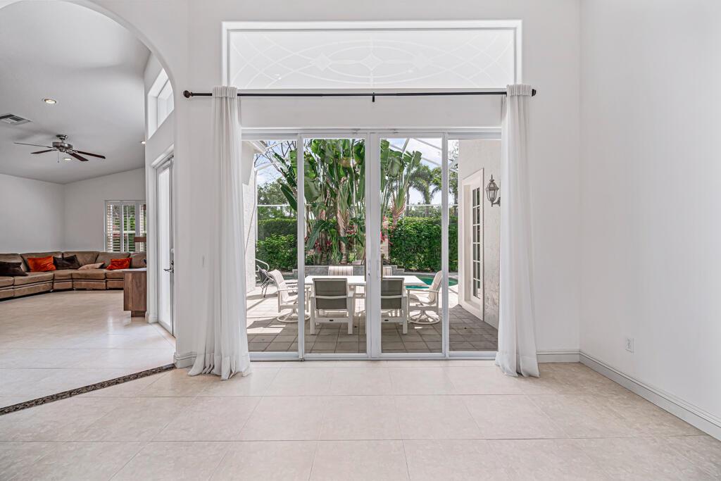 VALENCIA SHORES - Residential