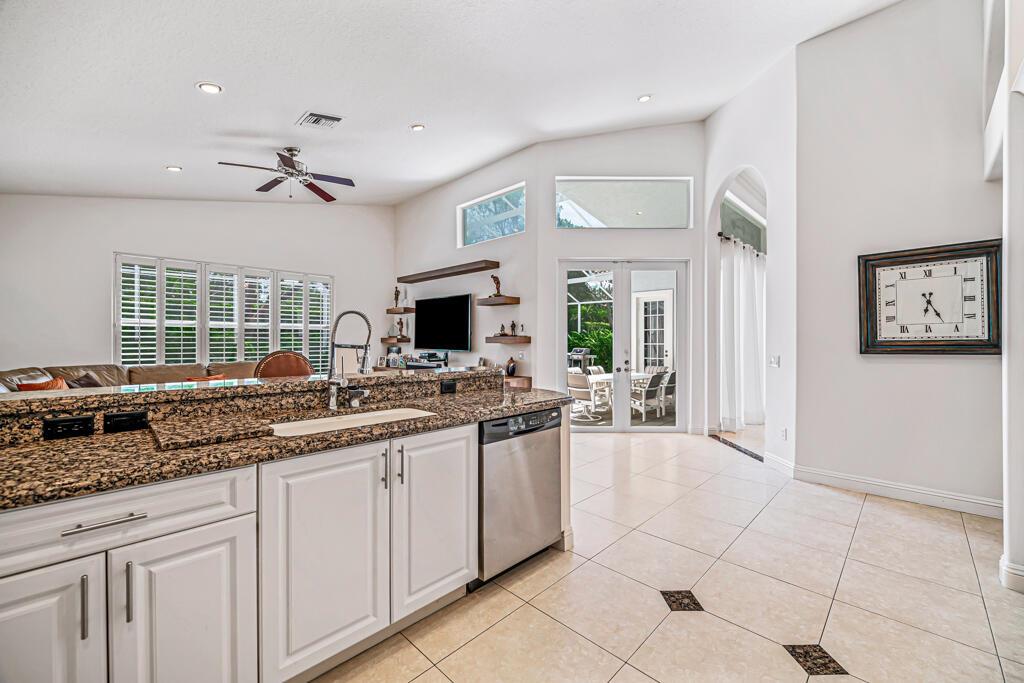 VALENCIA SHORES - Residential